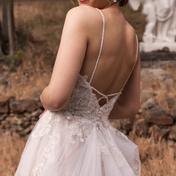 Stella York #6886 Wedding Gown - Picture 3 of 5